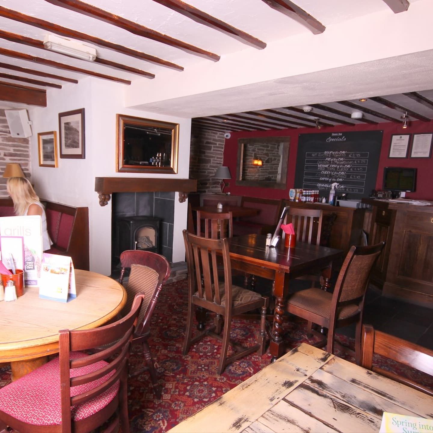 Good food & great times at The Dovey Inn